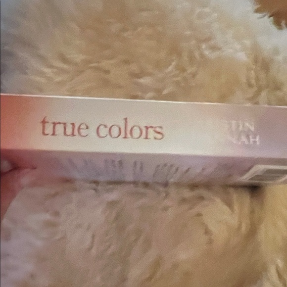 True Colors Book by Kristin Hannah Soft-back EUC - Picture 4 of 6